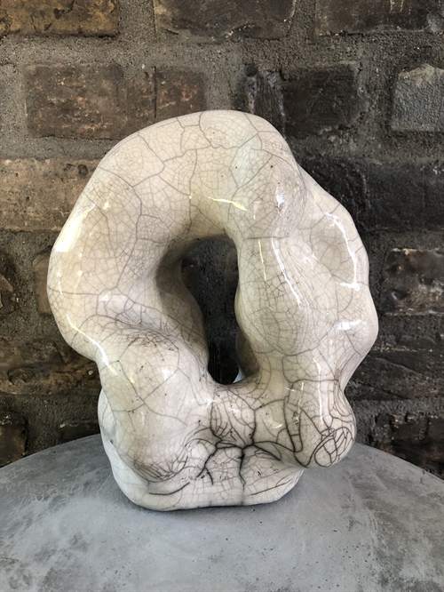 Keramik skulptur af Pernille Calundan